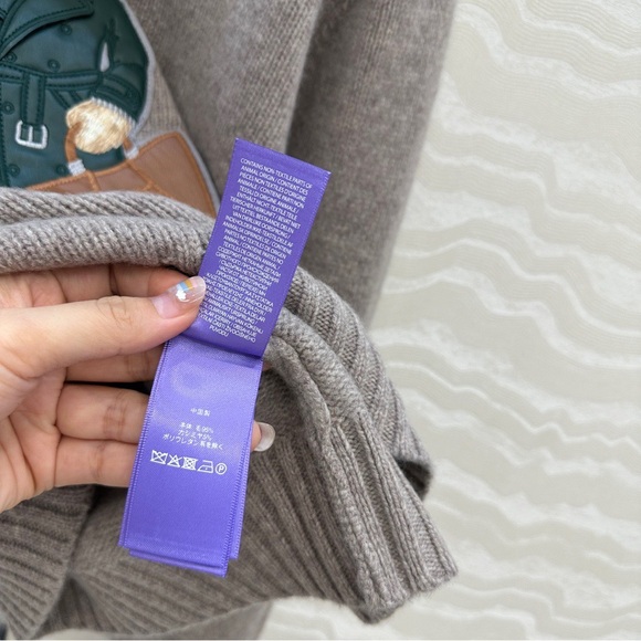 Ralph Lauren Gray Sweater with Bear Design - Picture 8 of 9